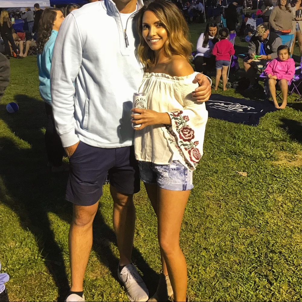 🌹🌹🌹Sleeveless rose top from ViCi🌹🌹🌹